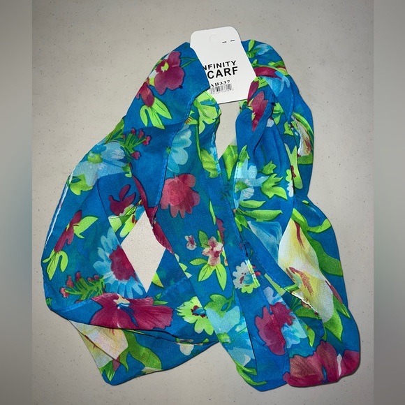 💐 NWT! Bright Colored Sheer Infinity Scarf - Picture 4 of 5